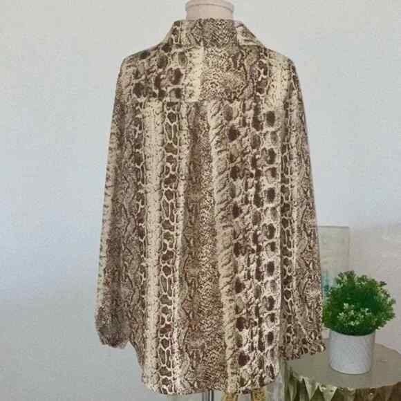 PRETTYLITTLETHING Chiffon Snakeprint Button Up Blouse Relaxed Cocktail Brown - Picture 3 of 8